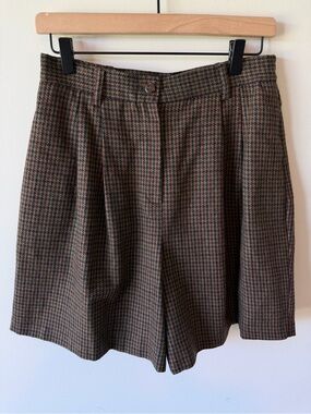 Sag Harbor High-Waist Houndstooth Wool Blend Shorts in Brown, Olive & Berry